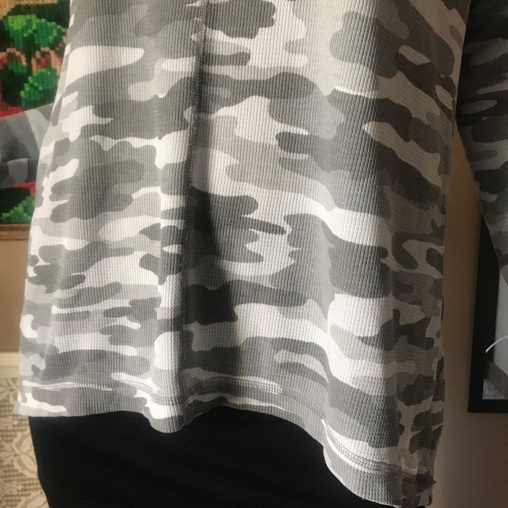 Lucky Brand Medium Grey Camo Waffle Knit Cowl Neck Sweatshirt Thermal Top - Picture 5 of 16